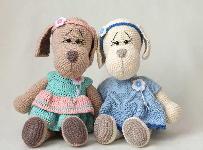 A professional visualization showing a pair of charming puppy amigurumi dolls, serving as an artistic preview of our free pattern. This image provides a stylistic reference for the final handmade toys. We share this concept to help you see the result of our crochet instructions.