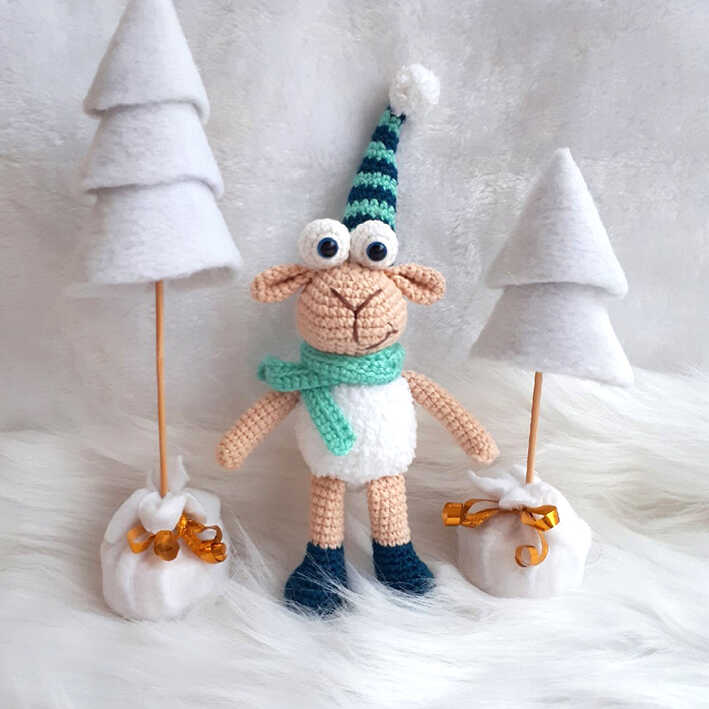 Cute Christmas Lamb Amigurumi Free Crochet Pattern