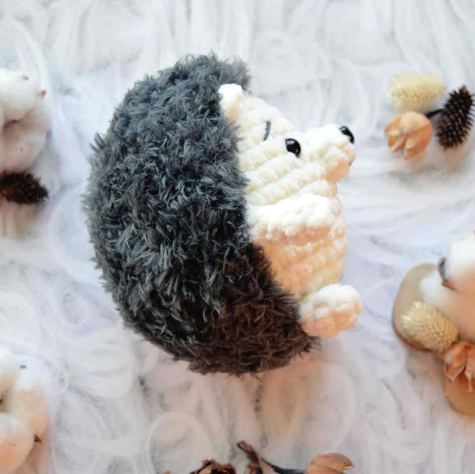 hedgehog amigurumi crochet side view cute plush toy free pattern