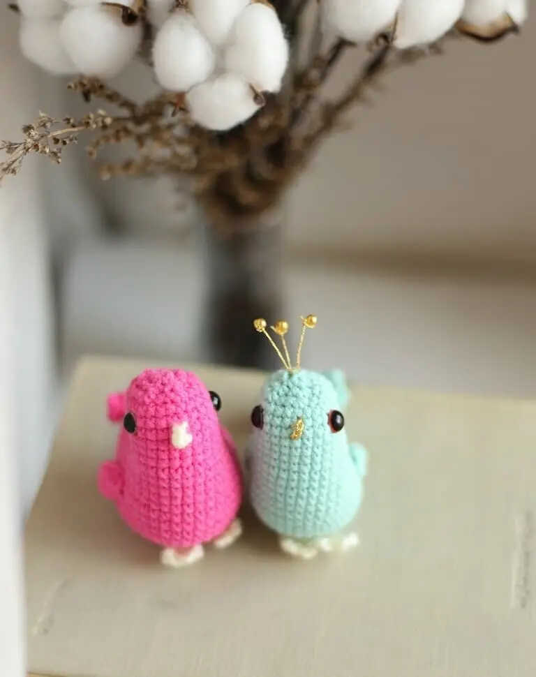 Little birds amigurumi crochet toys in pink and blue, free crochet pattern available, perfect for cute handmade gifts and simple spring decor.