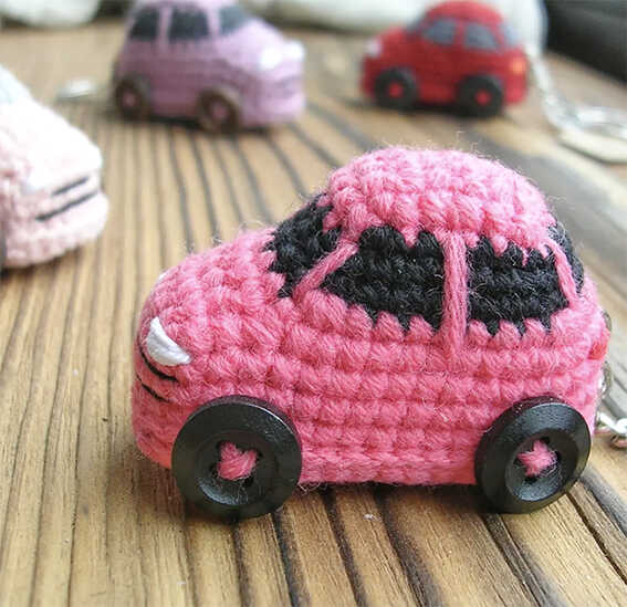 mini car amigurumi crochet keychain cute small toy free pattern