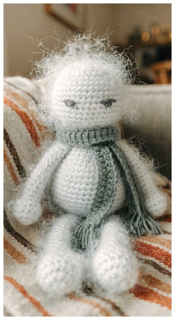 plush snowman amigurumi crochet soft fuzzy winter decor idea