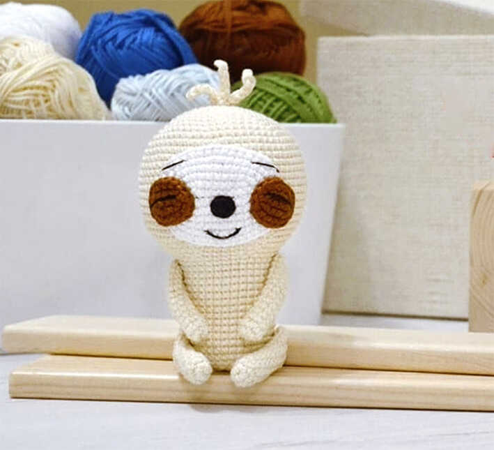 tiny sloth amigurumi free crochet pattern cute small plush with soft cotton yarn