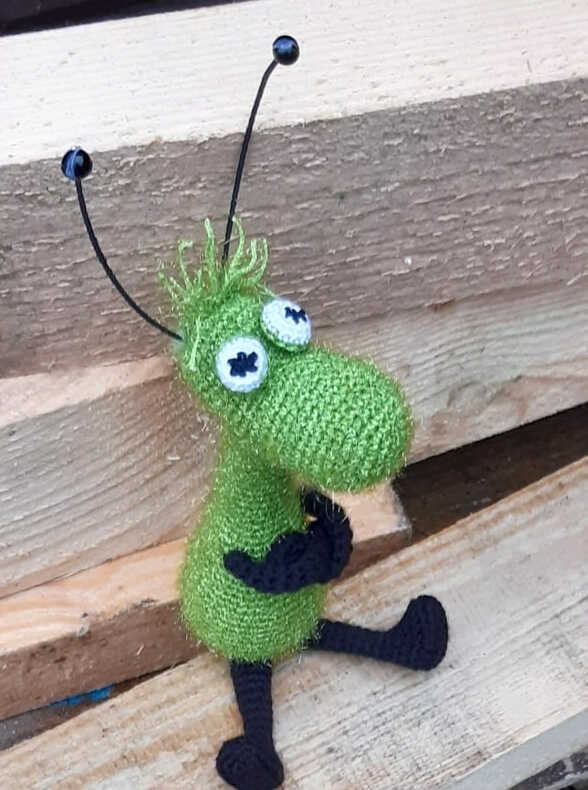 funny cockroach amigurumi crochet plush toy free pattern