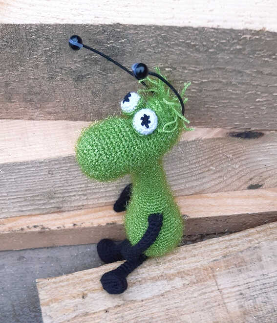 green cockroach amigurumi crochet funny plush toy free pattern